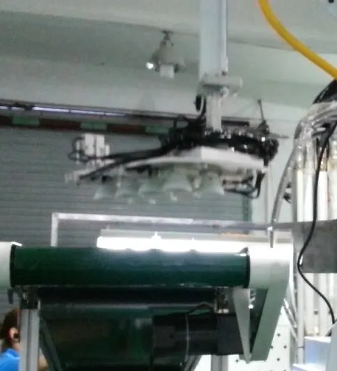 
 Полностью автоматическая вертикальная машина для литья LED лампа держатель делая машину, светодиодные лампы литьевой машины, LED Housing-HM-120T-LR3  