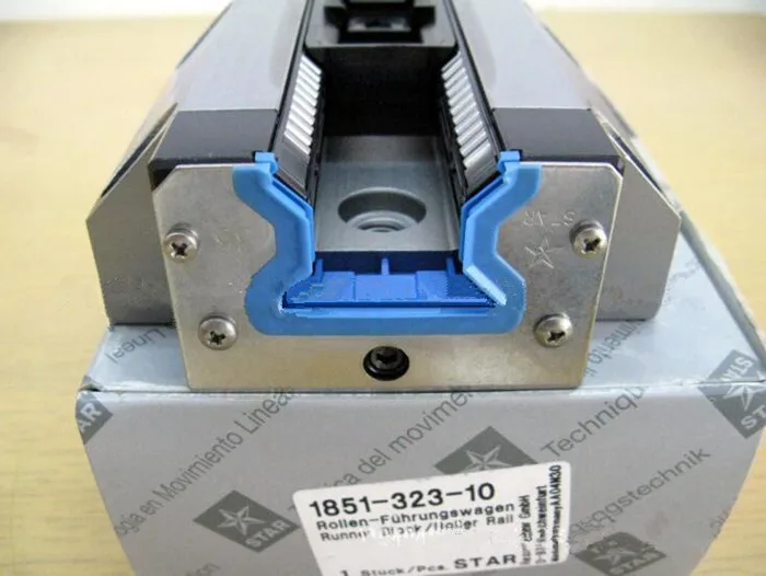 R185133110 Rexroth Runner Block R1851 331 10 Roller Block Linear Motion Rail Block Guideway