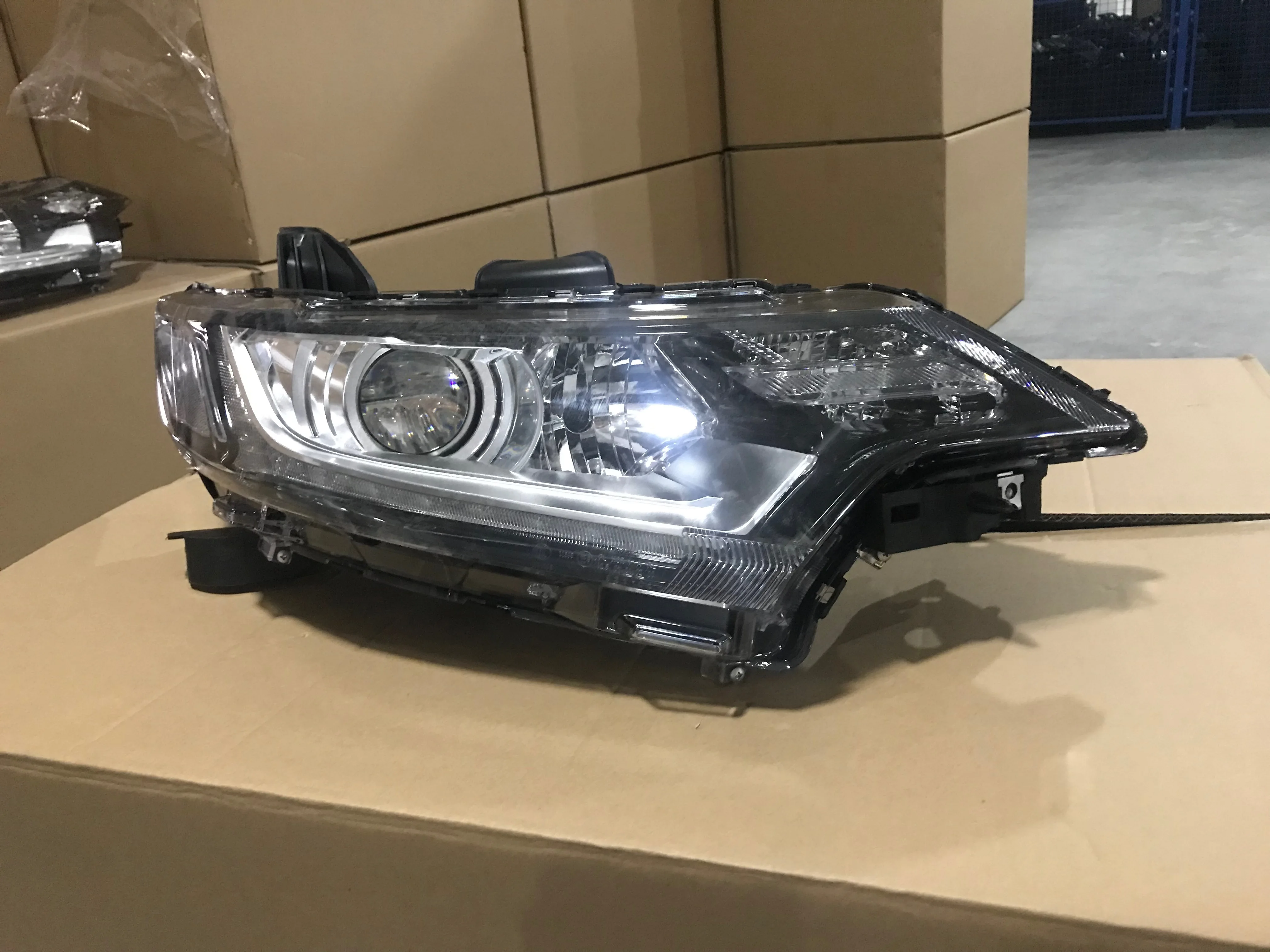 Nitoyo Body Parts Oem R 81110-12b00 L 81150-12b00 Working Car Headlamp ...