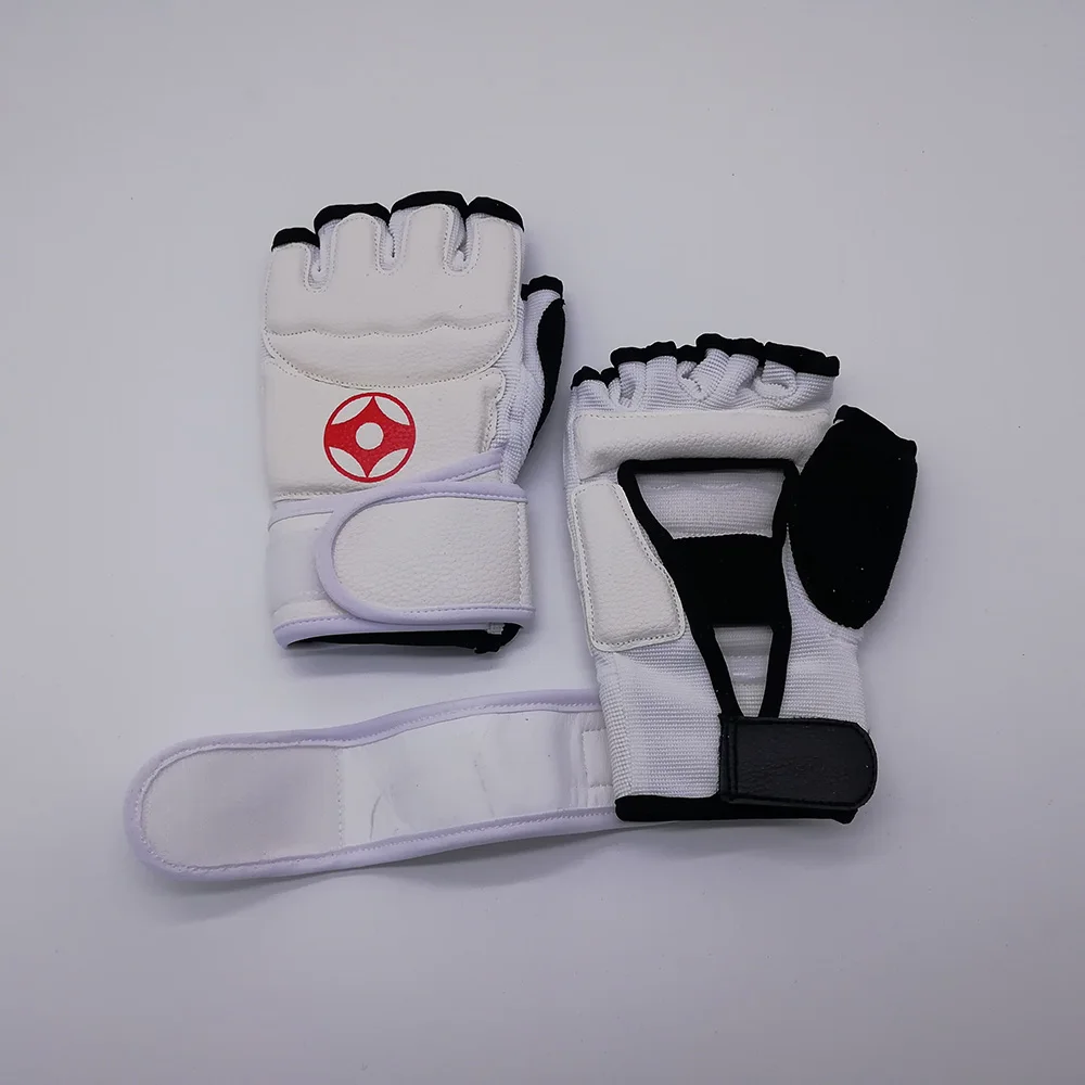 
 Белые перчатки для карате kyokushinkai с логотипом kanku  