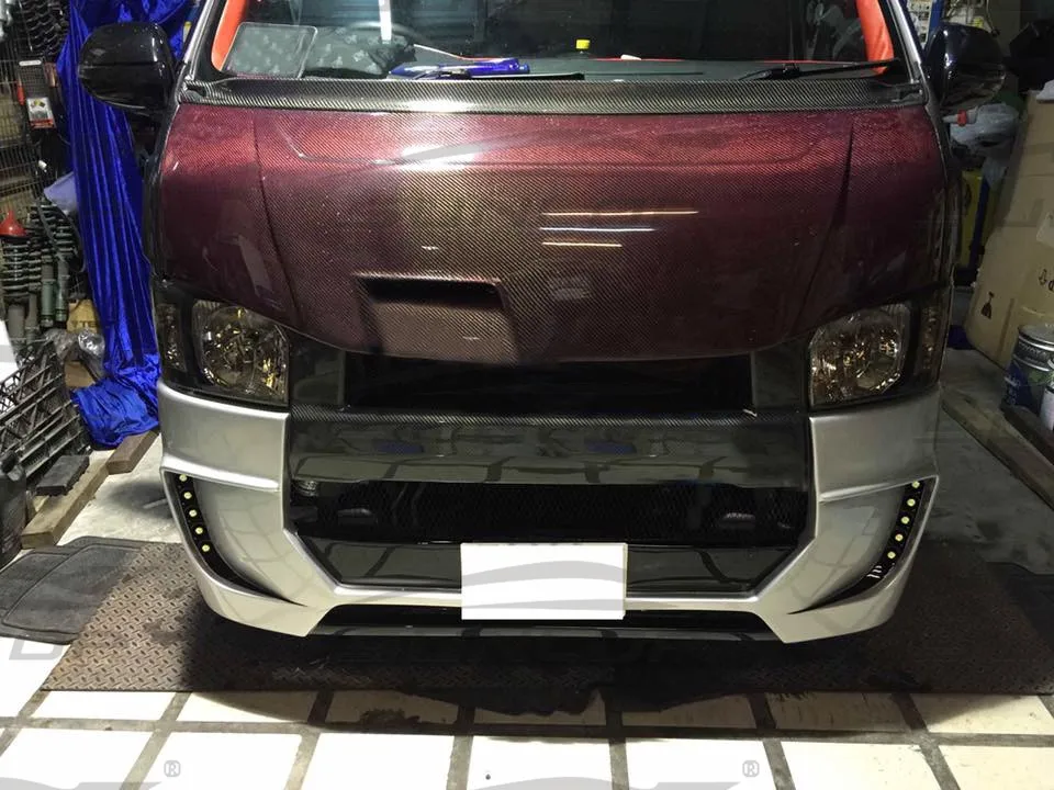 トヨタ Hiace 2005-2018年用 フロントフード ボンネット (黒/白)