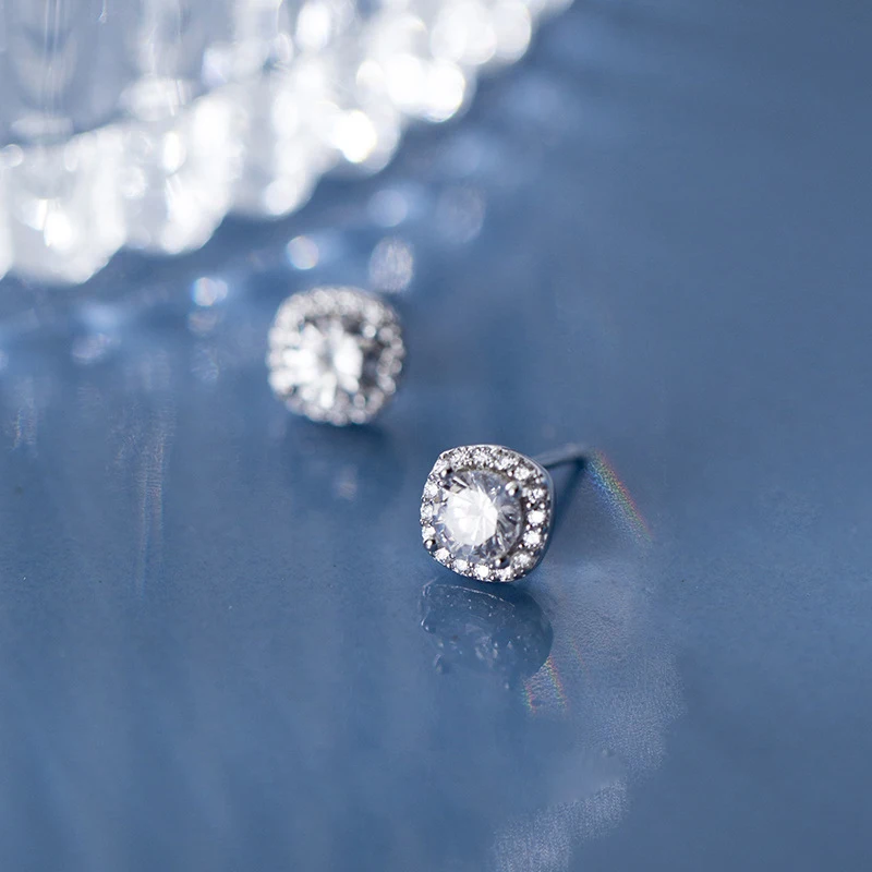 Женские серьги-гвоздики из серебра 925 пробы с фианитами