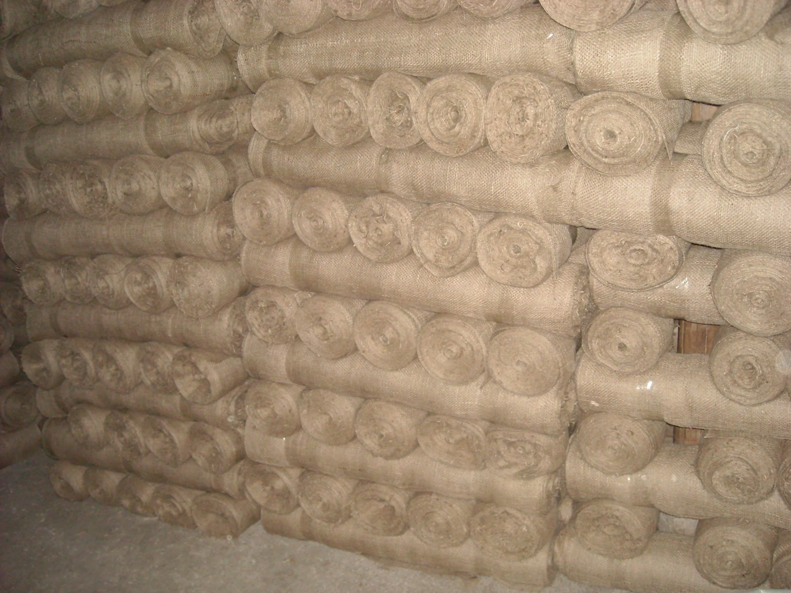 China Made Laminated Jute Fabric Eco Friendly Nature Burlap Roll 100