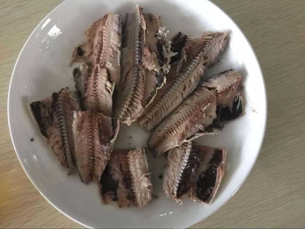 
 Консервированный тунец в томатном соусе  