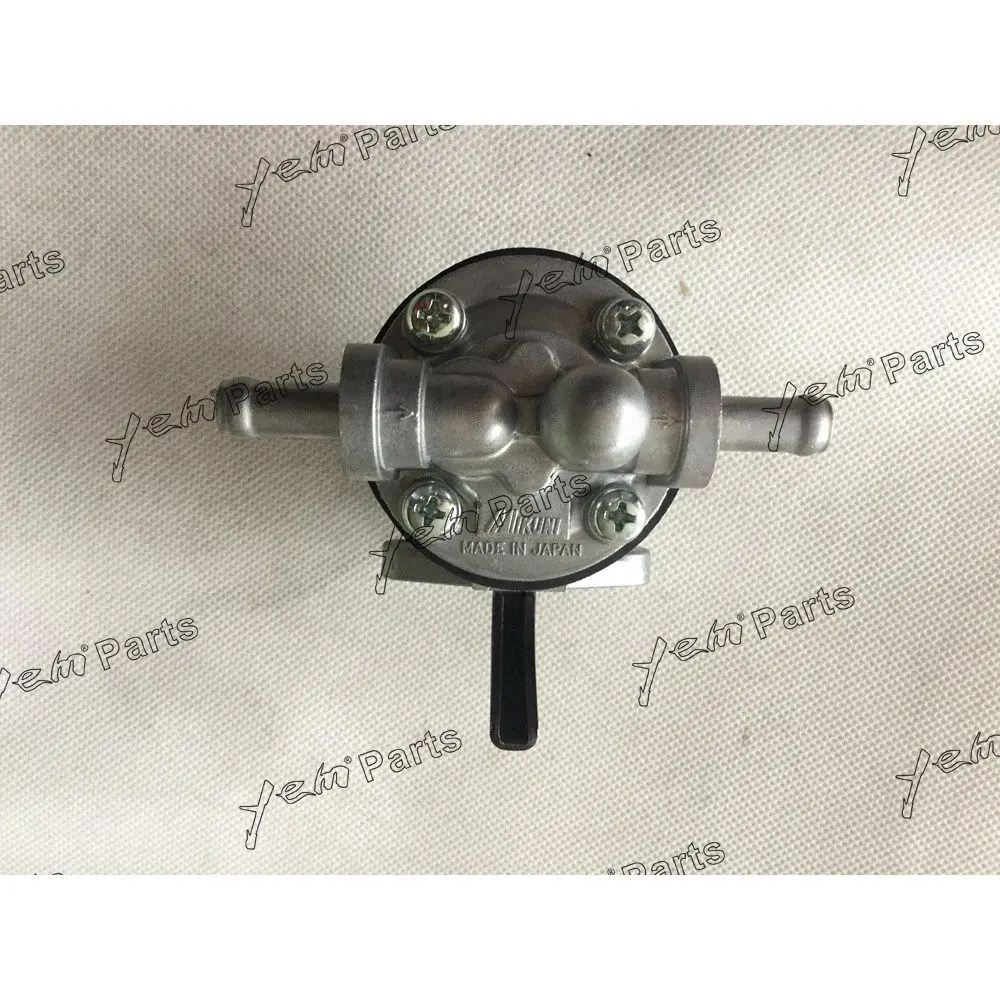 D722 Fuel Pump 15821-52030 for Kubota Engine 5