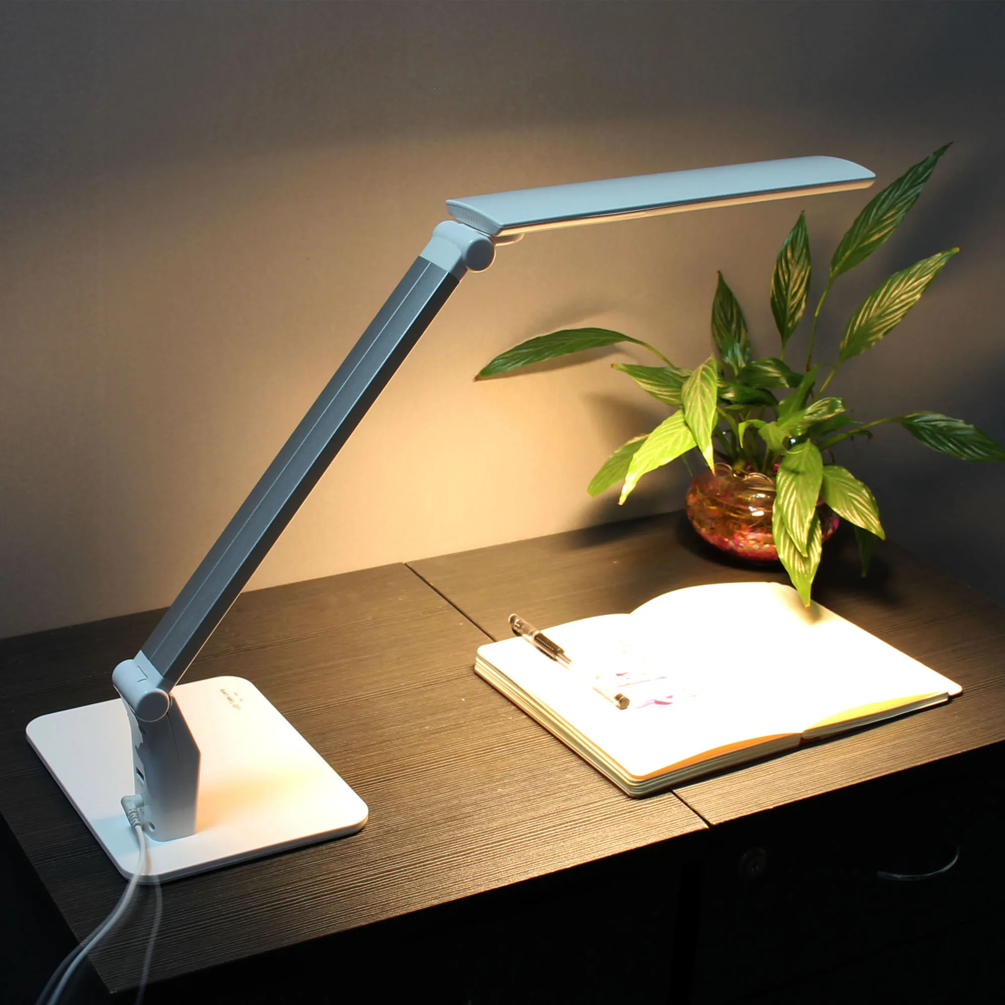 Настольная лампа USB Charging Touch Lamp