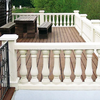 aménagement balcon idee-parapet-table-ronde-bois-peinte-cyclamen