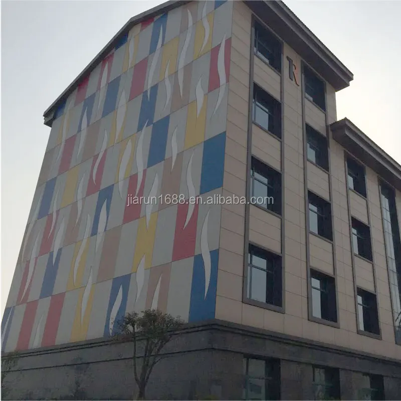 Панели hpl установлены на внешней части здания