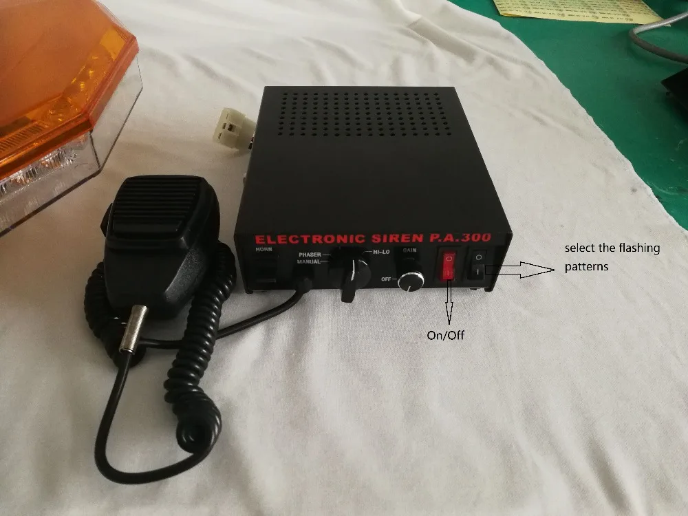 Приятный светодиодный фонарь на крыше автомобиля с электронной сиреной и усилителем