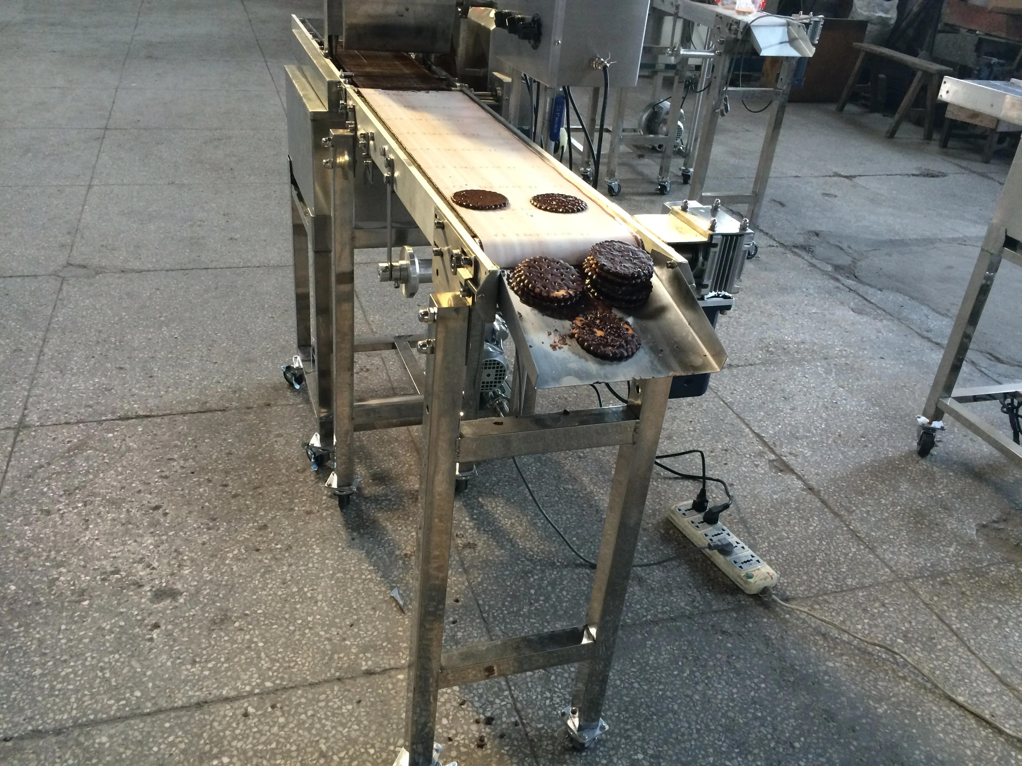 OEM Automatic 8kg Chocolate Enrobing Coating Machine Food Grade Stainless Steel Chocolate Making Production Line