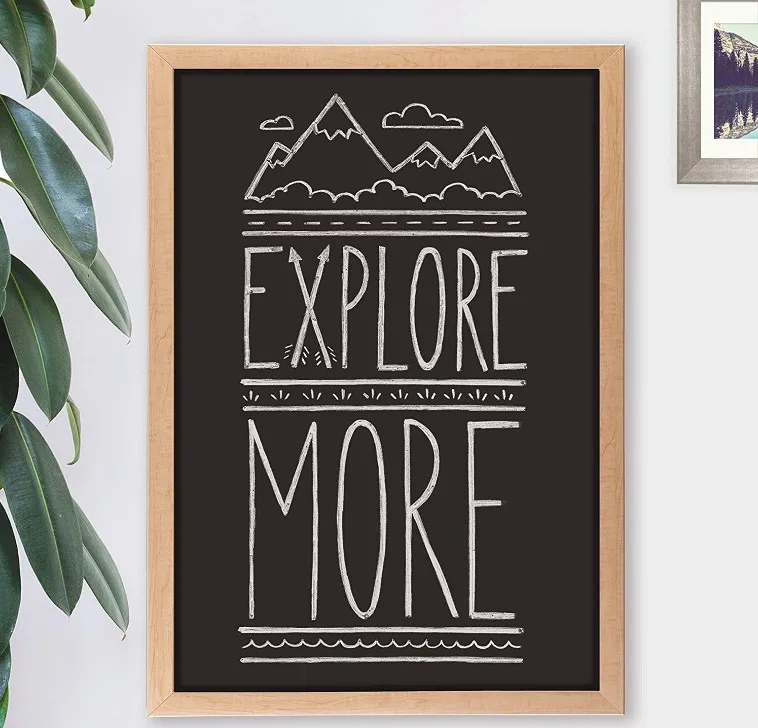 Деревенская деревянная рамка для настенной доски с подвесными креплениями и непористой черной доской