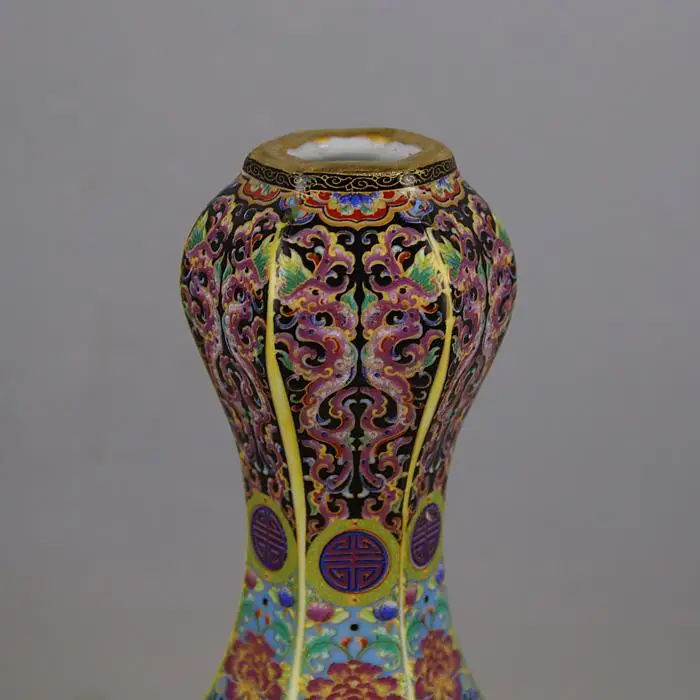 Elegant Chinese Qing Dynasty Color Enamel Painted Porcelain Ceramic Flower Vase for Collection