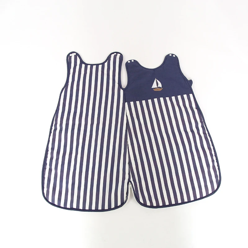 Детский спальный мешок темно-синего цвета с мультяшной