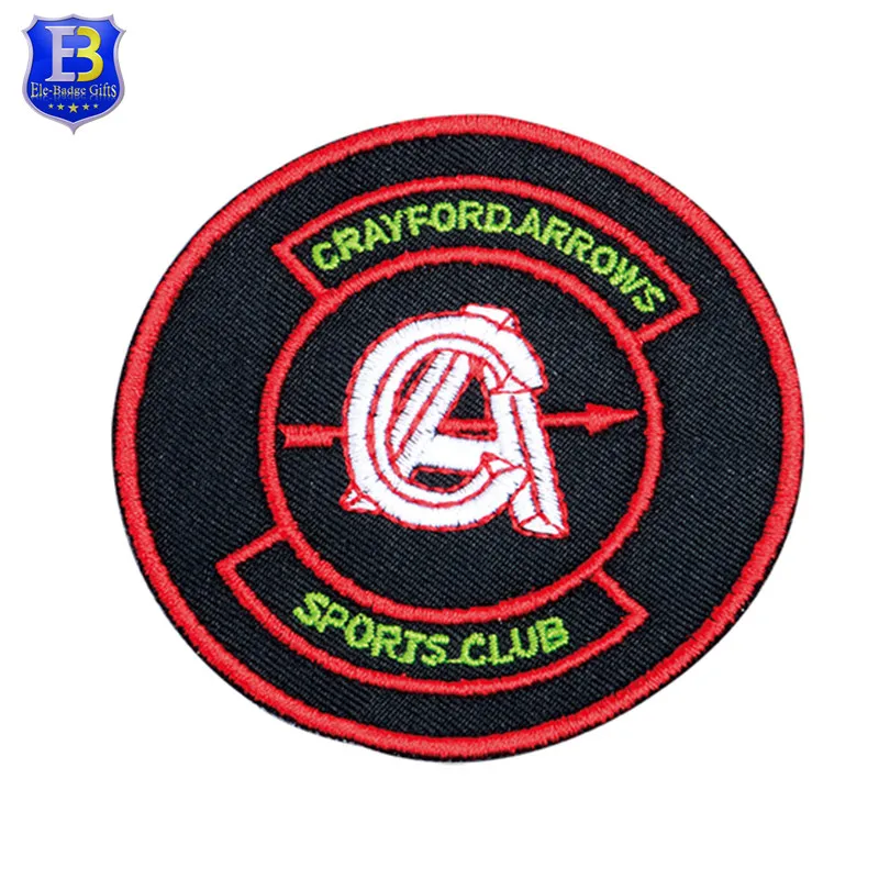 Заводская цена индивидуальные вышитые нашивки логотип одежды брендовая этикетка