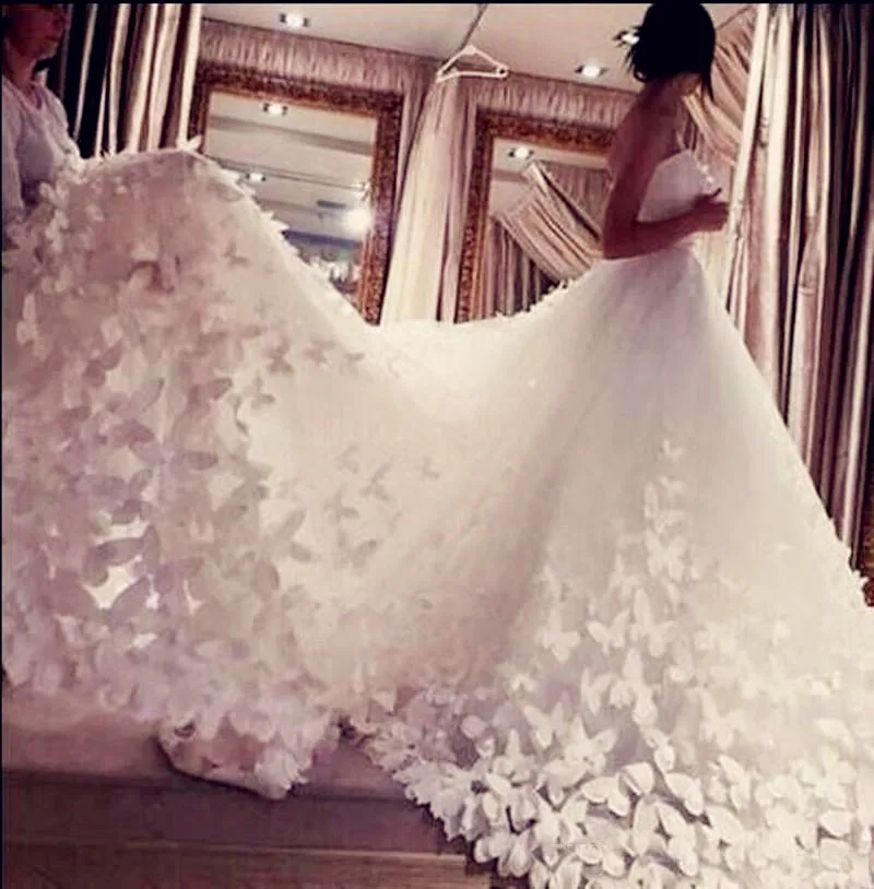 Brand  Gorgeous Custom Ma Wedding Dress Sweetheart Tulle Cathedral Train Bridal Dress 3D Floral Appliques Butterfly Bridal Gown