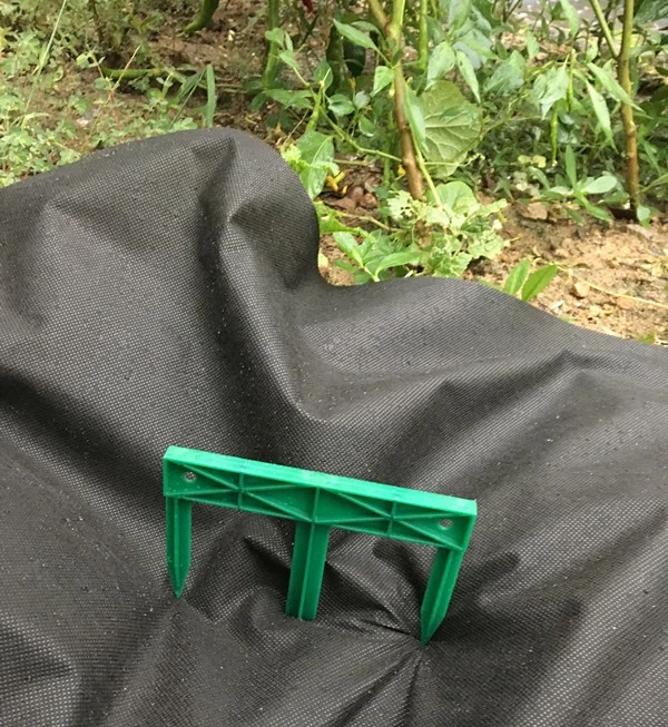 Secure Garden Fleece And Netting Plastic Garden Tri Peg For Garden