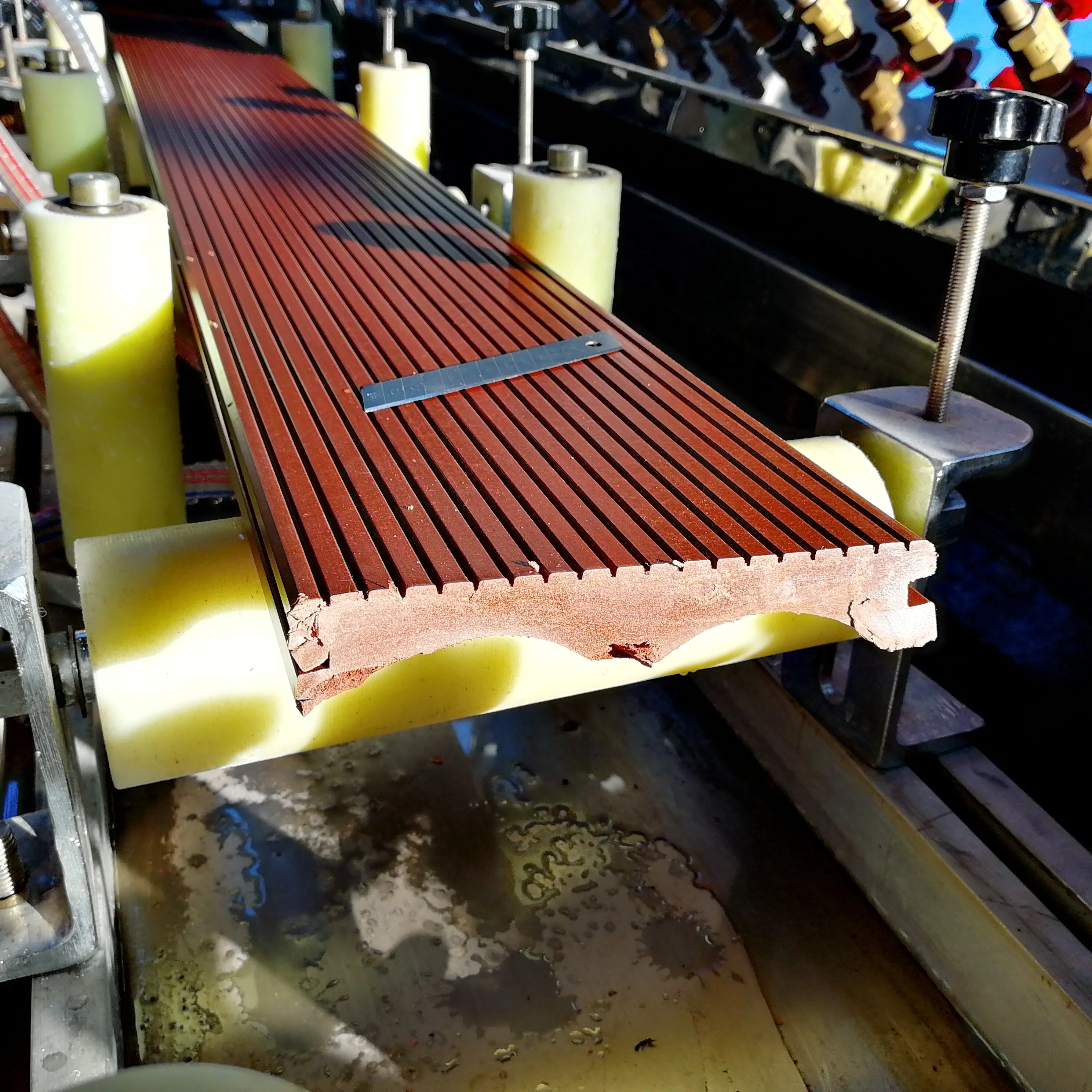 Переработанный полипропилен ПЭ пластик и Древесина WPC террасный Профиль Экструдер машина под ключ завод производитель заводская