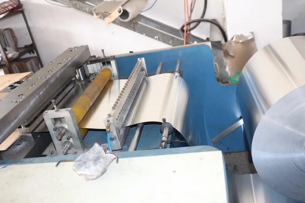 Stretch Film Rewinder Machine Manufacturer Manual Aluminium Foil Cutting  and Slitting the Volume Material Semi-automatic 1800kg - Main Image