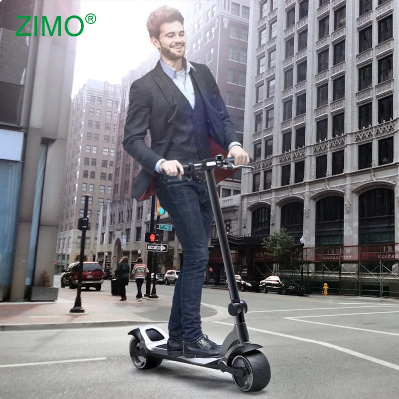 Человек на электросамокате считается. Курьеры на электросамокатах. Человек на самокате. Человек на электросамокате. Человек на электросамокате считается.