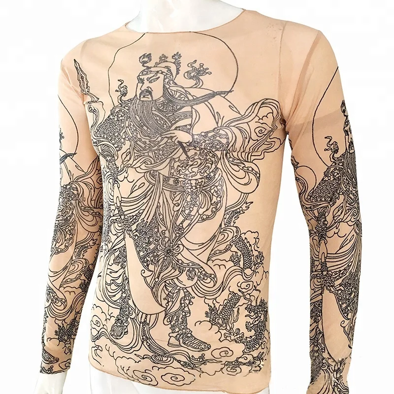 Телесная футболка с татуировками