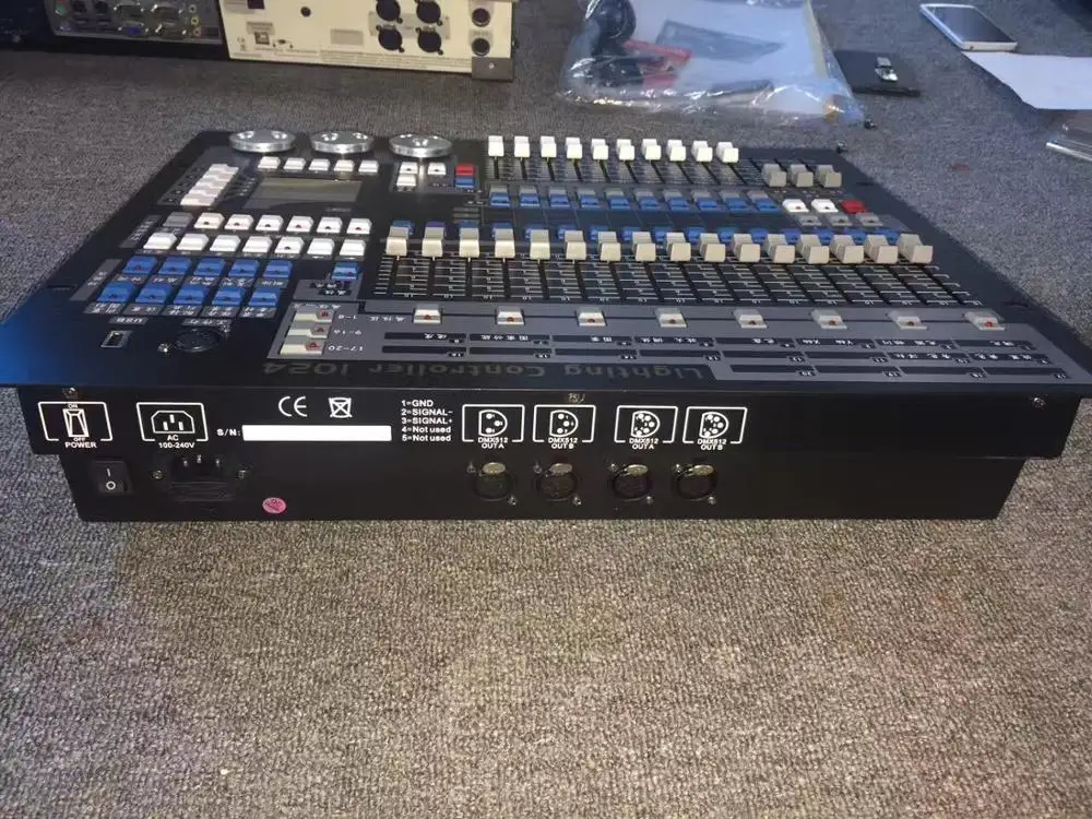 照明舞台機材Phantom 1024 ライティングコントローラー　※ジャンク品 照明舞台機材Phantom 1024 ライティングコントローラー