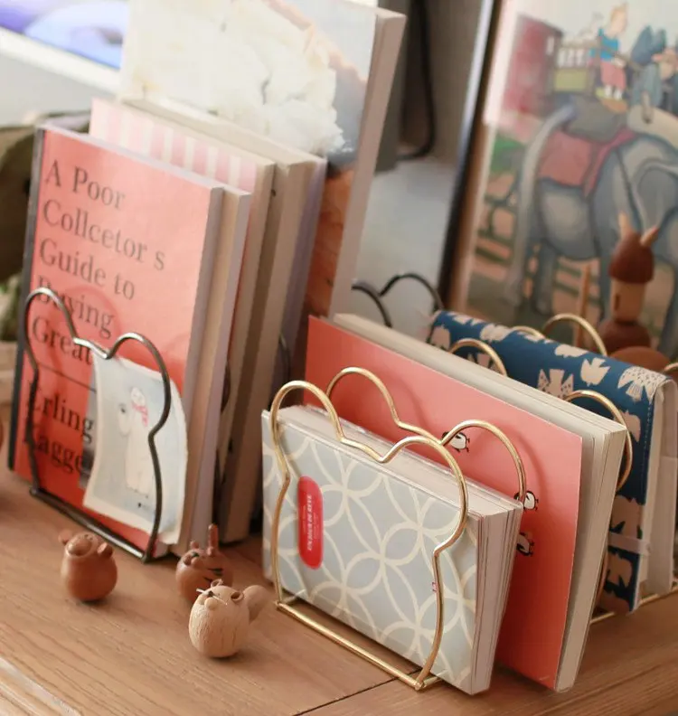 Металлический органайзер для книг в форме