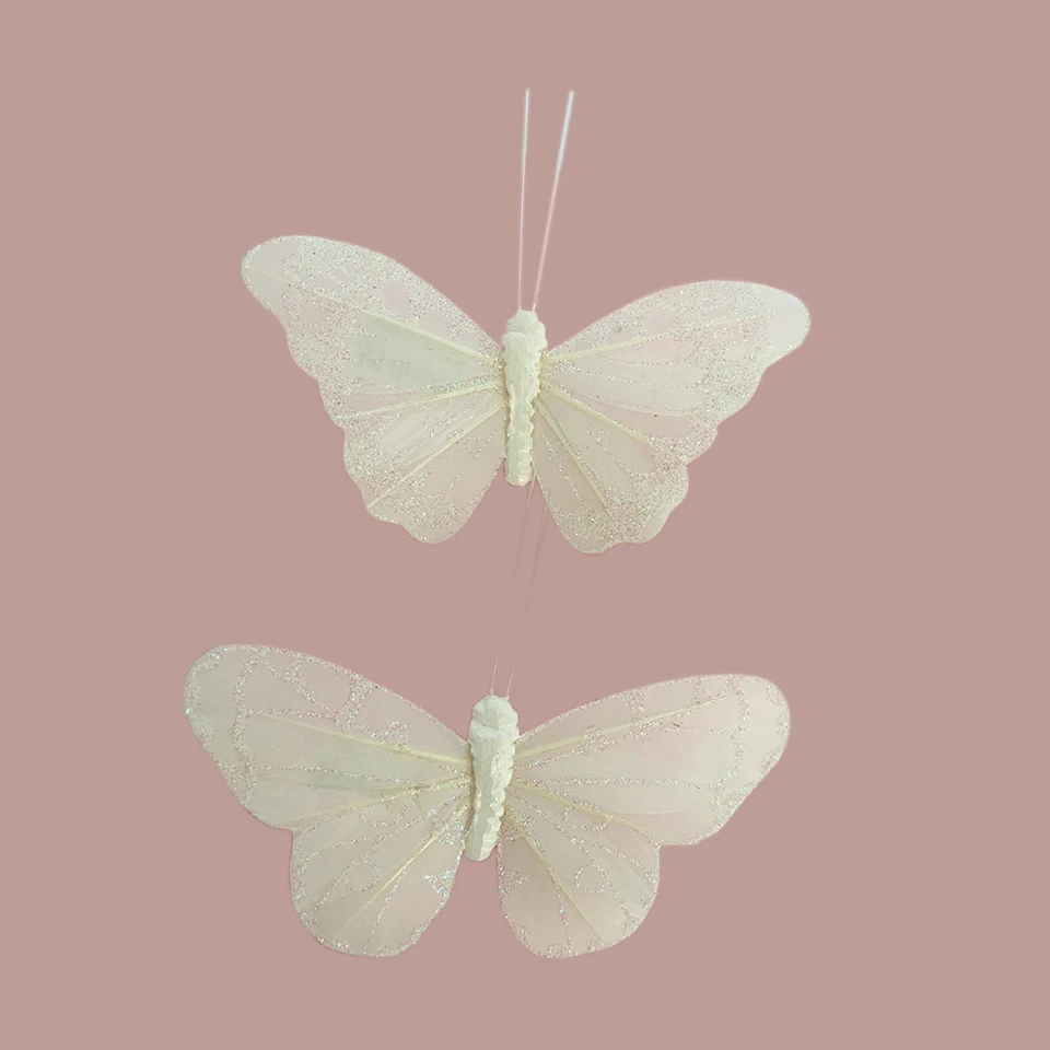 Летающая бабочка из бумаги. Искусственные бабочки для декора. Бумажные бабочки летающие. Бабочки из бумаги для букета.
