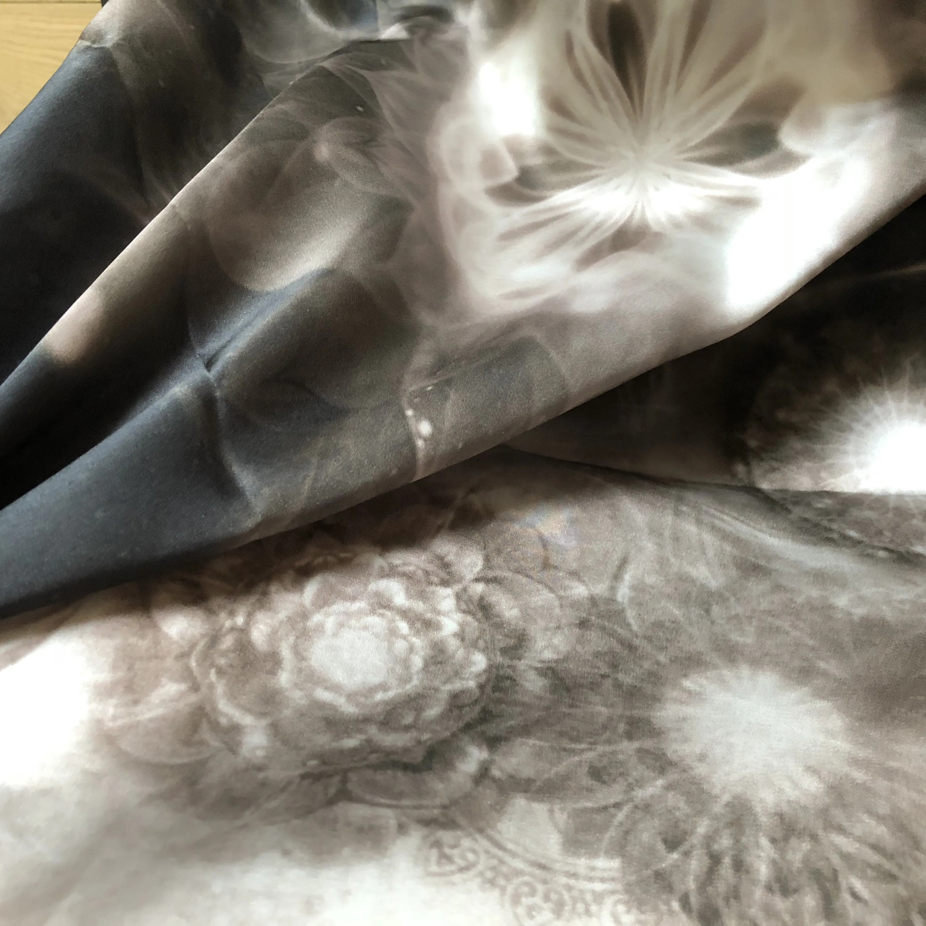 
Howell 100% шелк шармёз тяжелая атласная ткань 12 мм 16 мм 19 мм 22 мм 30 мм 40 мм шелковая атласная шармёз для женского платья пижамы 