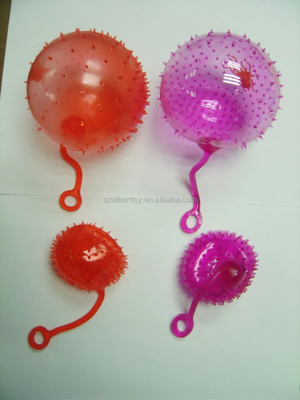 Lot de 4 balles de sport gonflables en caoutchouc pour enfants et tout-petits de 21,6 cm – Ballon de football, basket-ball, ballon d'aire de jeux et pompe – Cadeau d'anniversaire pour garçons