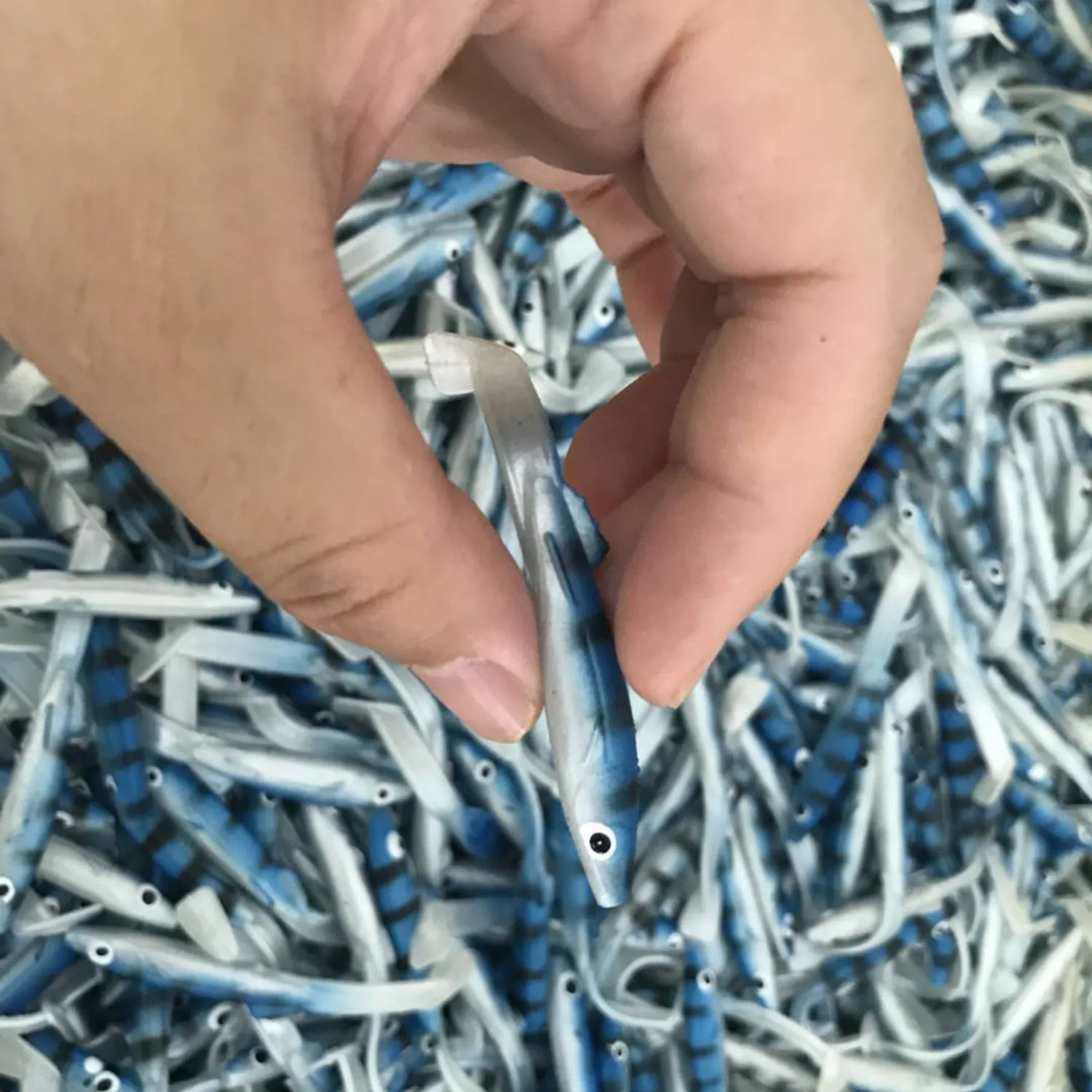 PVC Swim Bait Sandeel  Soft Molds with Hook 85mm 2.3g AR27 6pcs/bag Easy Shiner Eel Lure Small Fish Rubber Fishing