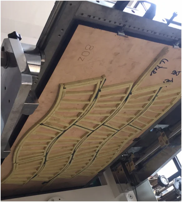 MQ950 Automatic Roll Paper Creasing and Die Cutting Machine