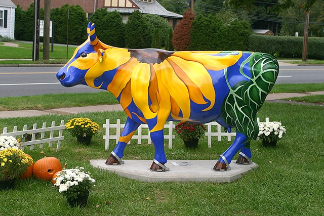 Декоративная статуэтка из стекловолокна в натуральную