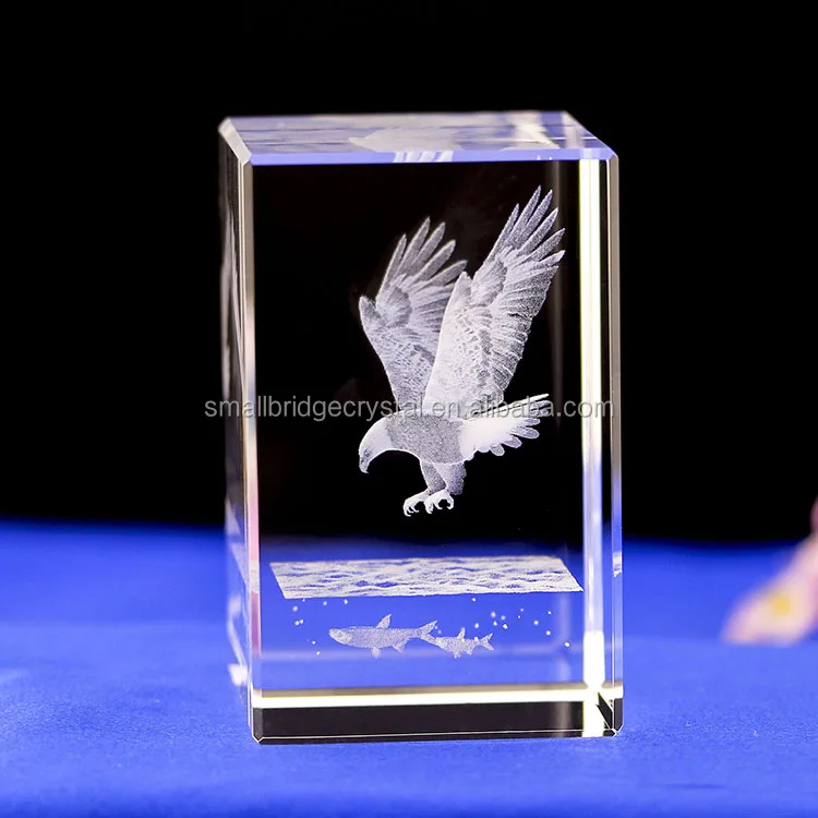 Handgemaakte Souvenir Gegraveerde Dieren Aangepaste 3D Adelaar Kristal 3D Ambachten