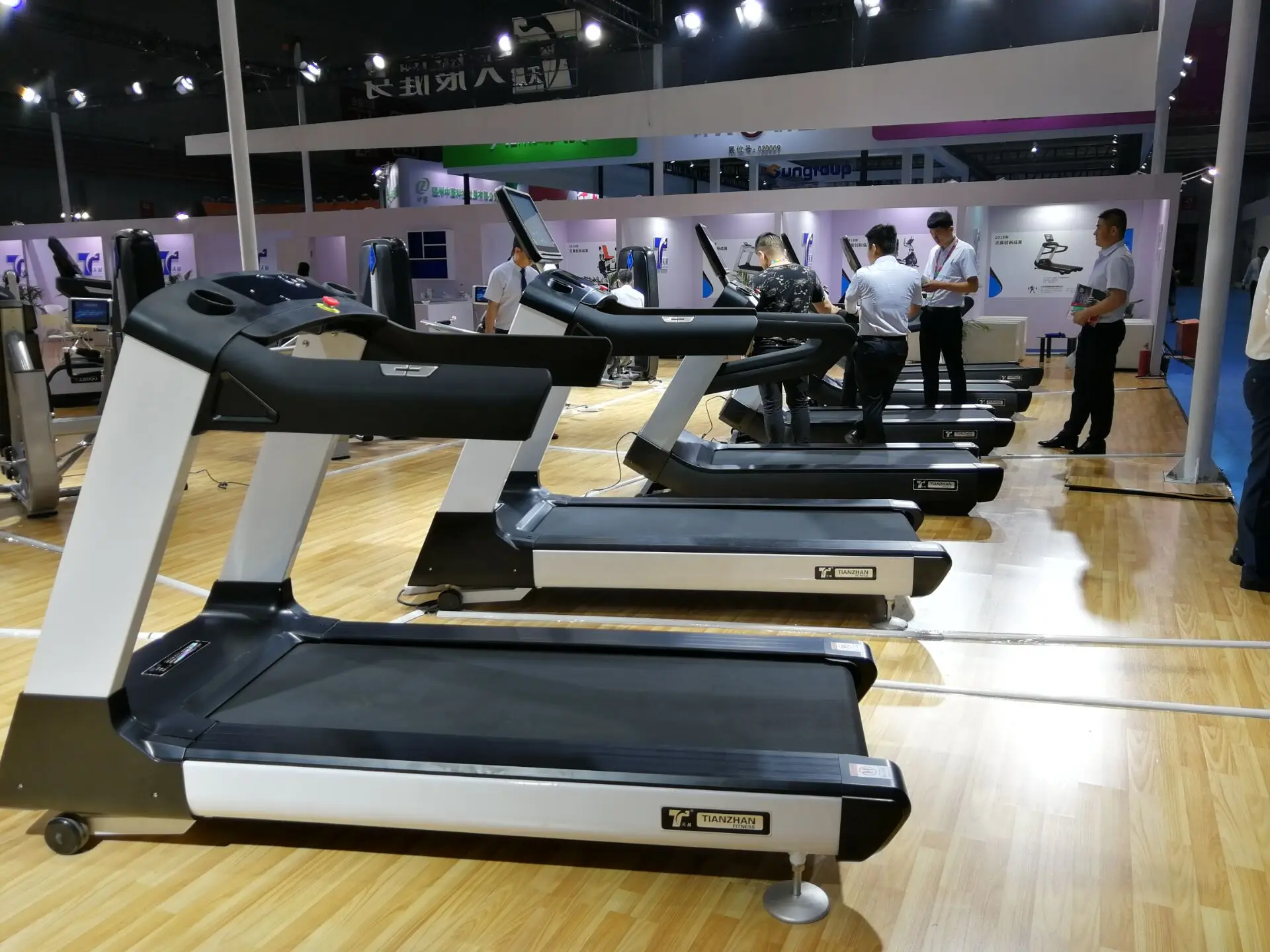 
 Профессиональная беговая дорожка для тренажерного зала  