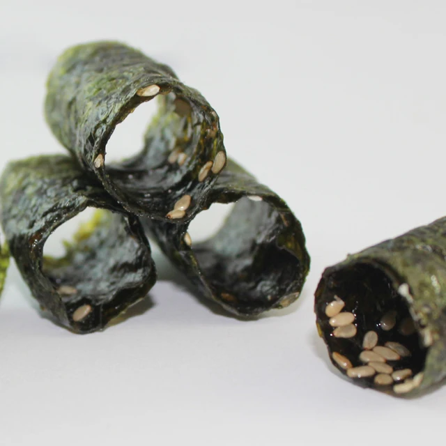 Roasted Process Crispy Seaweed Roll with Sesame Instant Chips