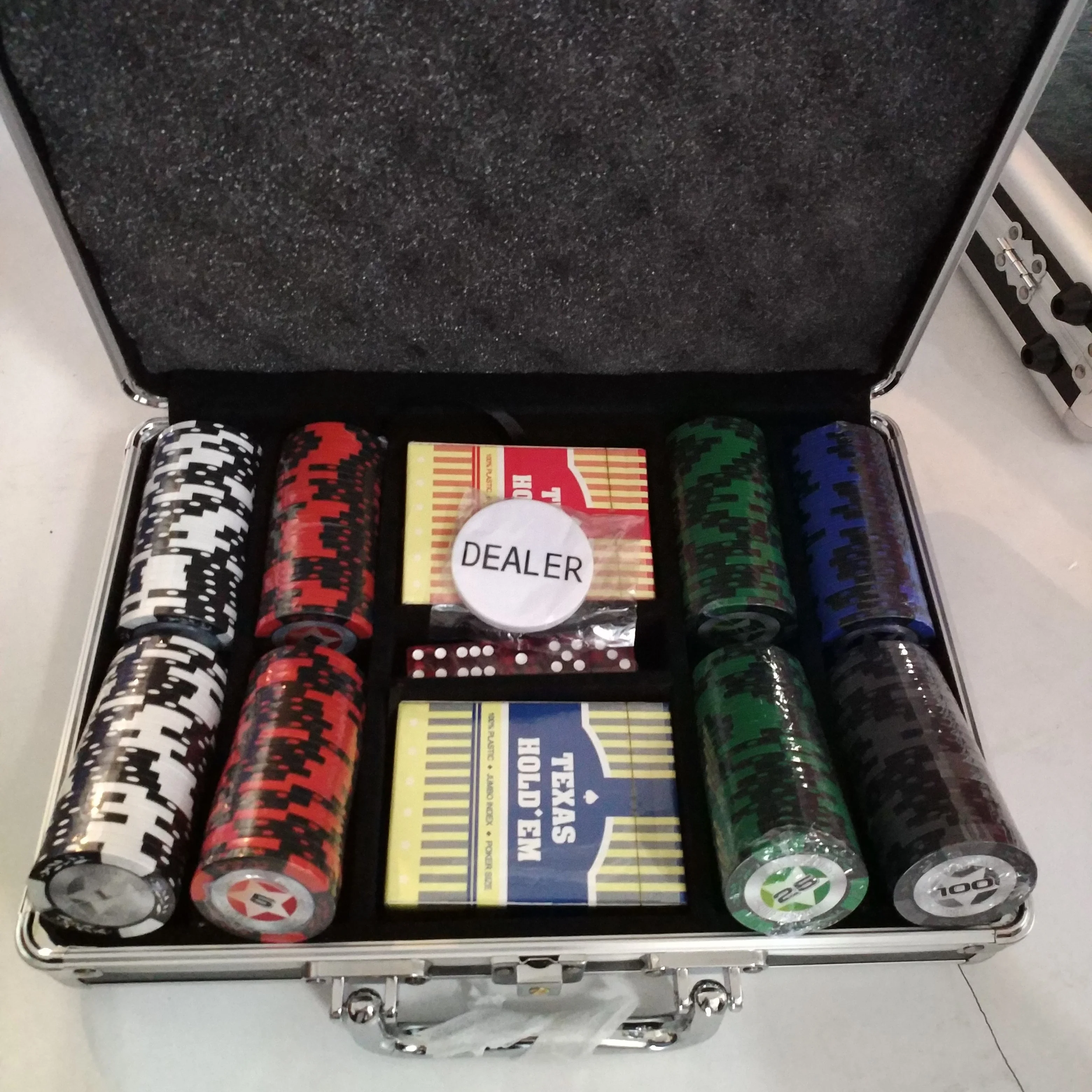 Набор покерных чипов 14 г под заказ для казино