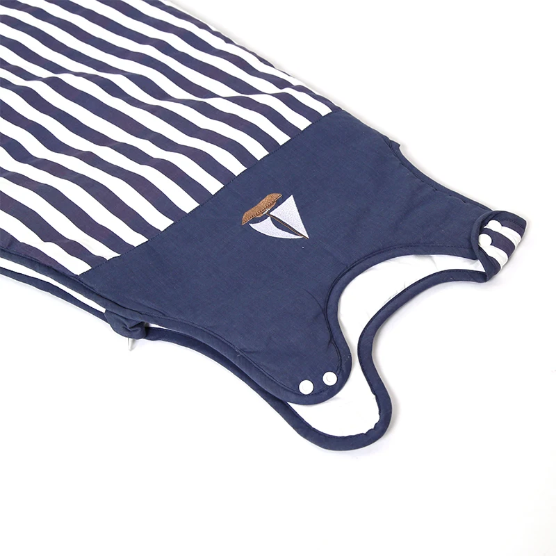 Детский спальный мешок темно-синего цвета с мультяшной