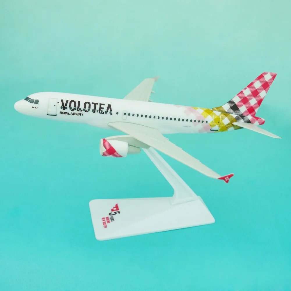 Volotea Airbus a319 1:200 Scale Airplane Collectible Model Exposure EI-FMT 