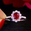 Anello in oro bianco 18 carati con rubino da 0,8 ct