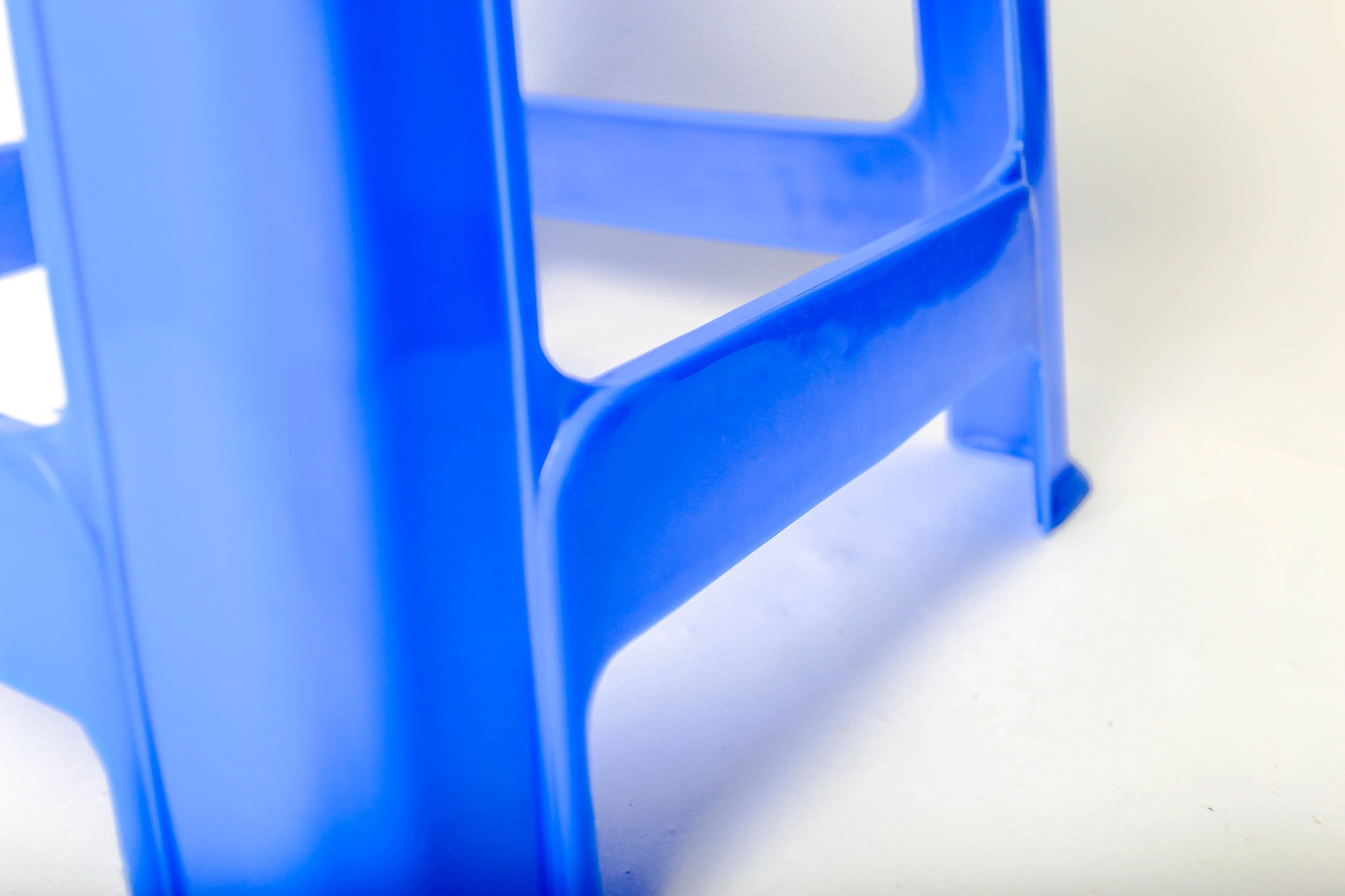 
Высококачественный маленький пластиковый стул из ПЭ/детский квадратный пластиковый стул 