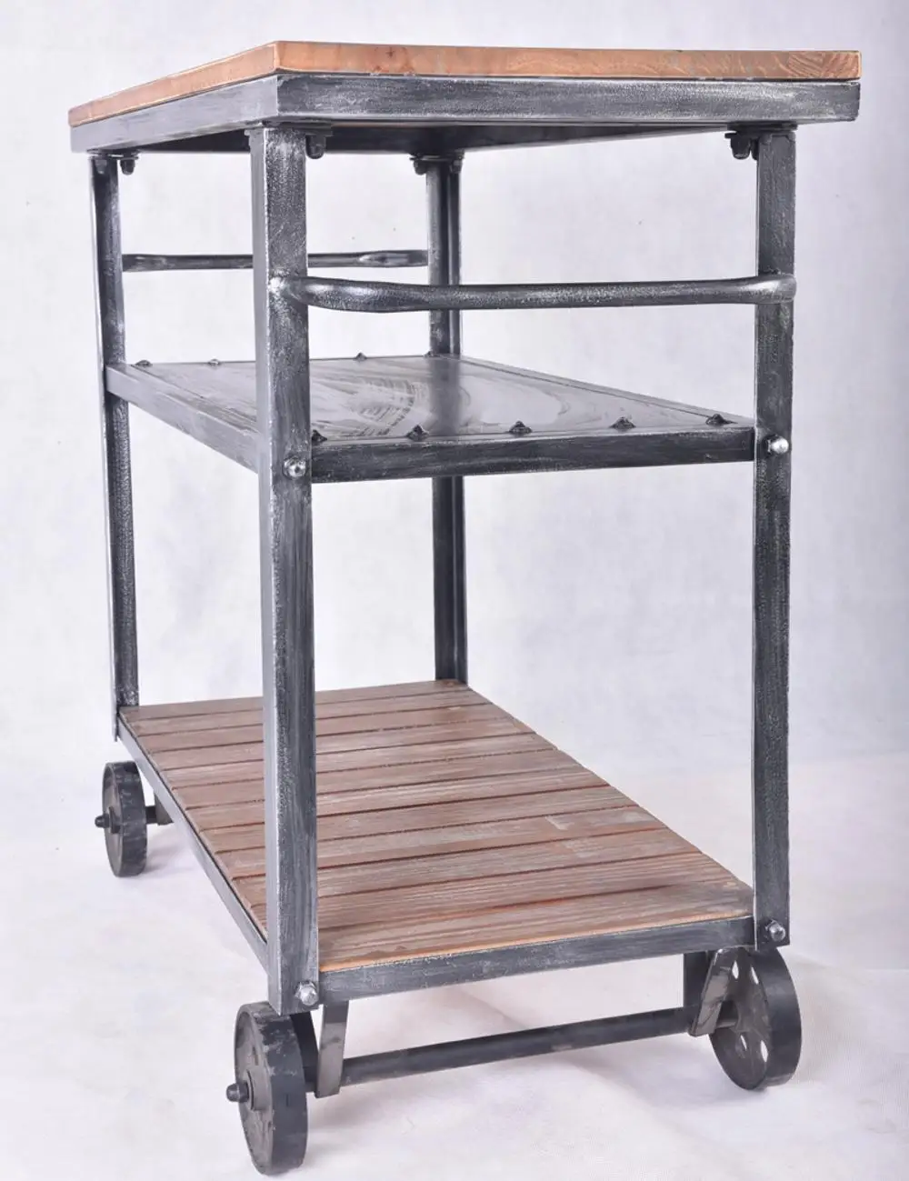 
Промышленный кофейный столик, металлическая тележка из сосновой древесины, мебель в деревенском стиле для гостиной, тележка 