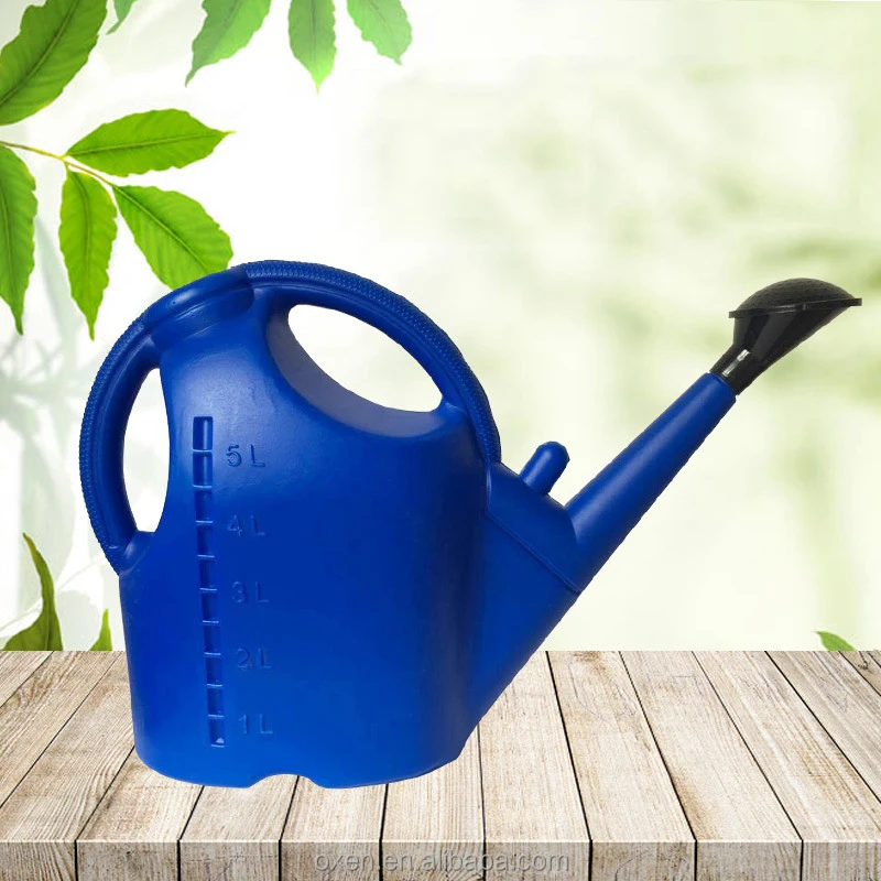 Пластиковый чайник для полива сада объем 10 л
