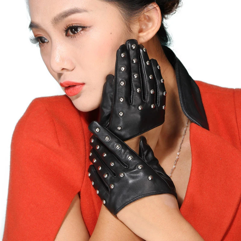 Стильные перчатки из овчины полуладошки женские мотоциклетные с заклепками