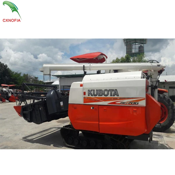 Самоходный резиновый гусеничный комбайн Kubota DC 70