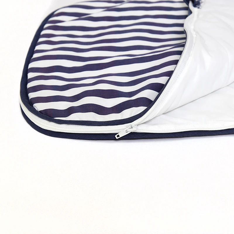 Детский спальный мешок темно-синего цвета с мультяшной