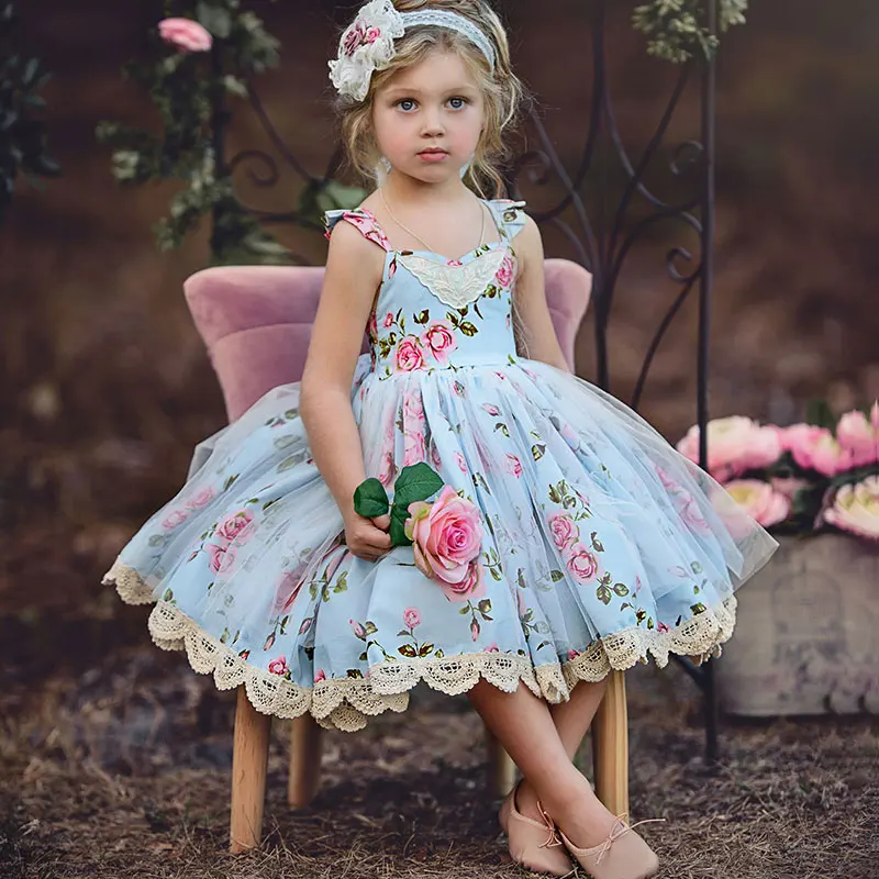 Ребенок в платье