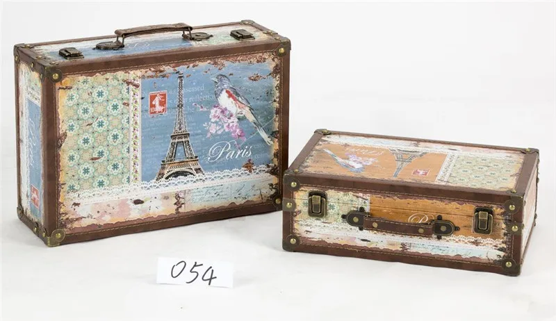 Decorative Vintage Suitcases Set for Women