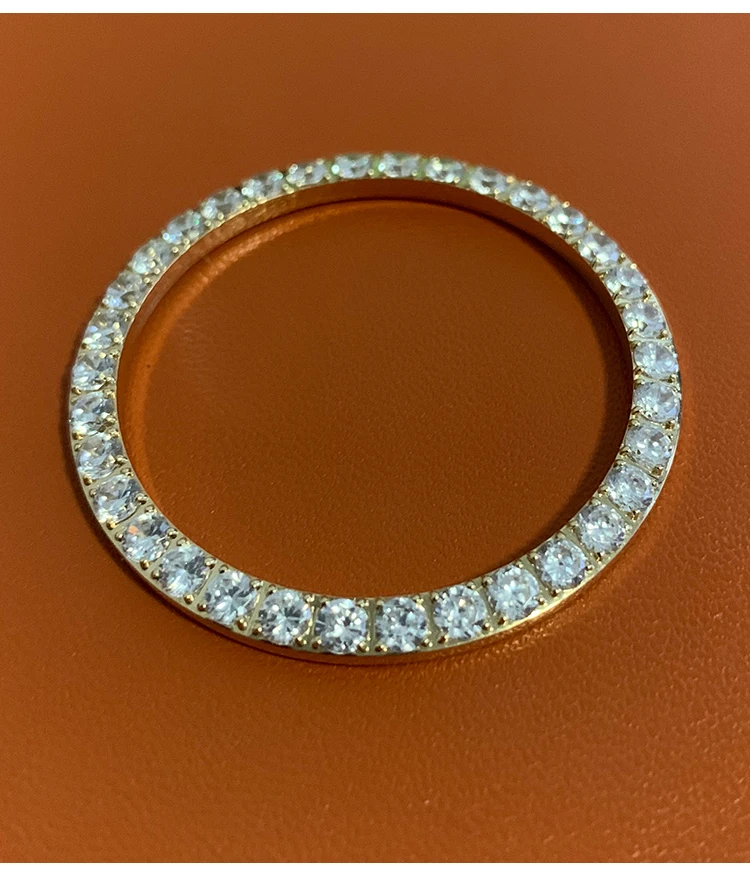 Изготовленный На Заказ часы производитель прицепов и запасных частей и гравировкой золотом 18 карат, ободок вставки с настоящими бриллиантами для часов