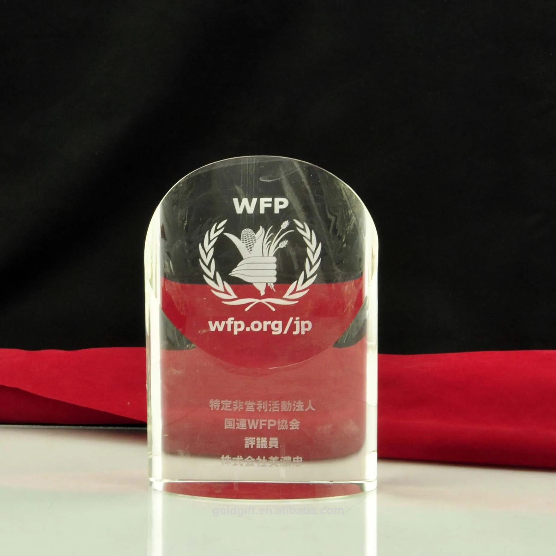 oval-shaped crystal column trophy stand trophy