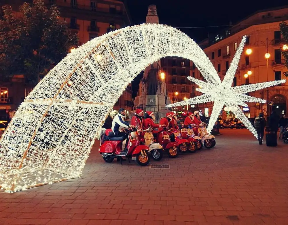 outdoor christmas arch